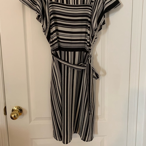 Black and white dress - Picture 2 of 3